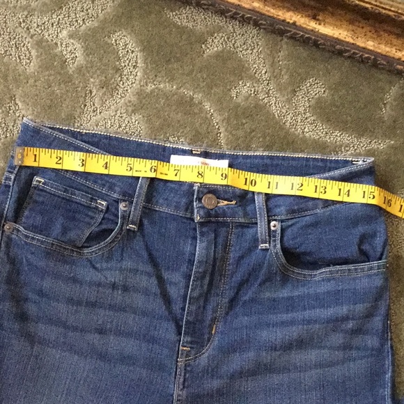 Levis - Picture 2 of 6